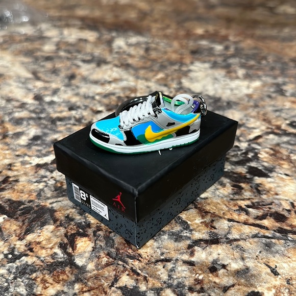 🛹 Nike SB Low Dunks - 3D PVC Minisneaker Keychain - Picture 1 of 3